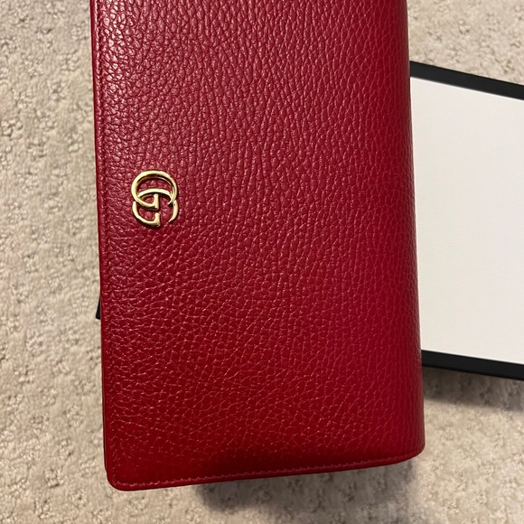Red Gucci clutch with gold long chain. Perfect condition - Picture 5 of 10